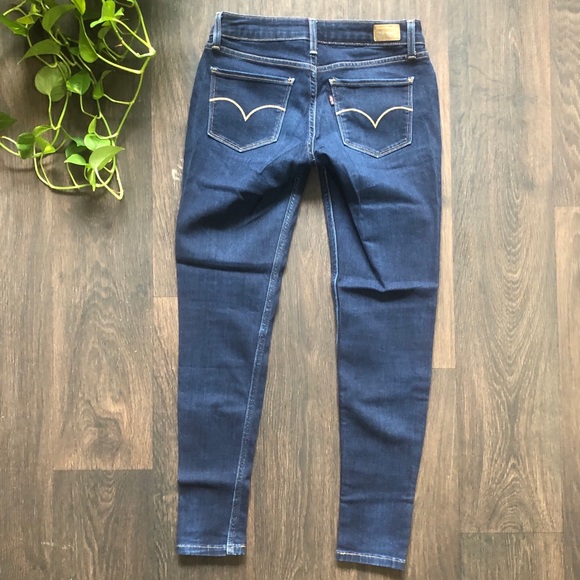 Levi’s ! Skinny Jeans - Picture 3 of 3